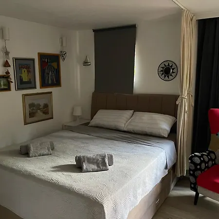 Laura Apartment