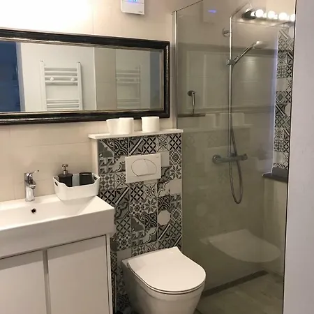 Laura Apartment *